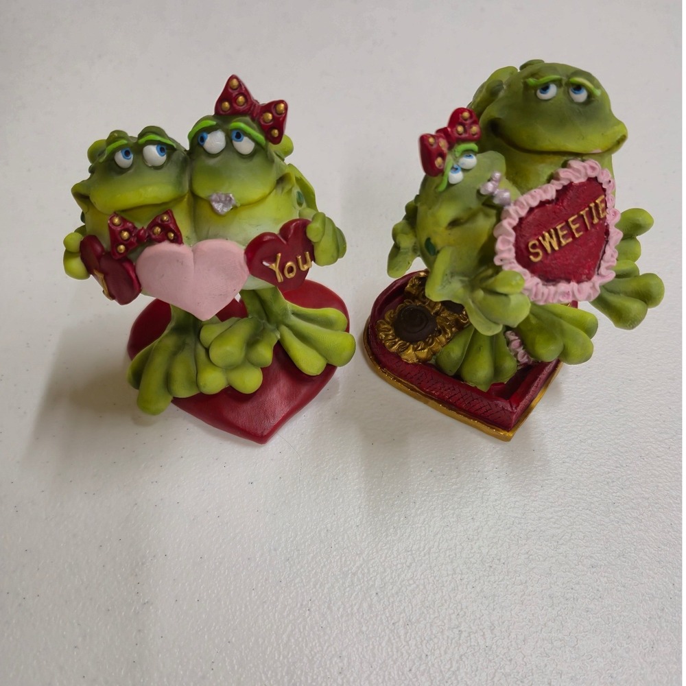 Russ Berrie Toadily Yours Frog Figurines Doug Harris Set of 2 Valentine 29077